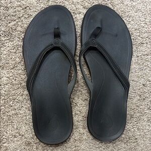 Women’s olukai size 7 black slippers